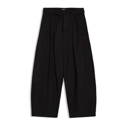 Bershka Hlače z naborki črna