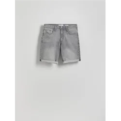 Reserved - Plisirani šorts slim fit
