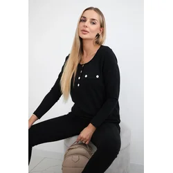 Set with a neckline with black snaps