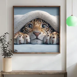 WallXpert uramljena MDF slika DOS044-70, mladunče leoparda viri ispod ćebeta, 70 x 70 cm