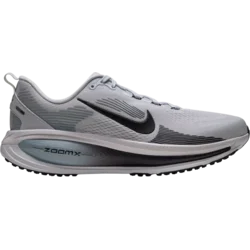 Nike Tekaški copati Vomero 18