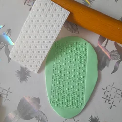 KREATIVNI SLATKIŠI Emboser pločica za dekorisanje kolača Saće pop-up, 16x8 cm, Bela