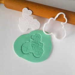 KREATIVNI SLATKIŠI Modla za kolače i ukrase Uskršnji zeka vozi bicikl, 6 cm, Bela