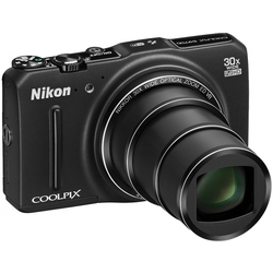 NIKON digitalni fotoaparat Coolpix S9700, črn