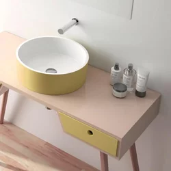 Round US