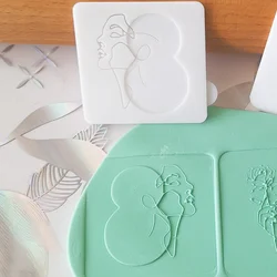 KREATIVNI SLATKIŠI Modla za kolače i ukrase Osmica sa likom žene, 6 cm, Bela