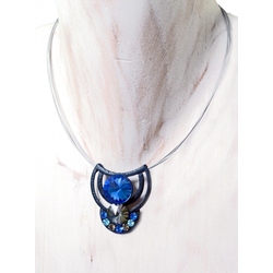 TAURUS ogrlica v srebrni barvi z modrim obeskom