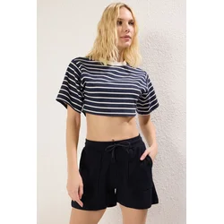 Trendyol Navy Blue Relaxed/Comfortable Cut Pocket Detail Stretchy Knitted Shorts & Bermudas