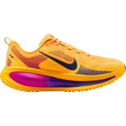 Nike Tekaški copati Vomero 18