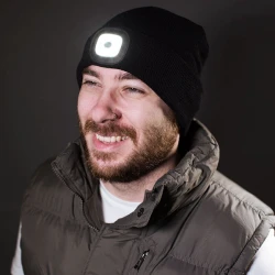 Kapa z LED lučko