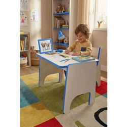 Plavi i beli dečiji set stola i stolica