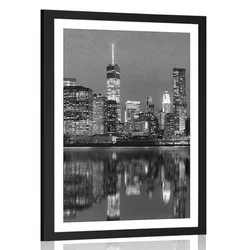 Plakat s paspartujem odsev Manhattana v vodi v črnobeli varianti - 60x90 no frame
