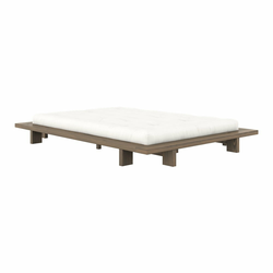 Rjava zakonska postelja iz masivnega bora z letvenim dnom 180x200 cm Japan – Karup Design