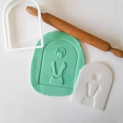 KREATIVNI SLATKIŠI Modla za kolače i ukrase Devojka s leđa, 8 cm, Bela