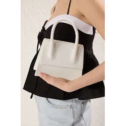 TRENDYOL ženska torba model Twoaw25Oc00000, bela