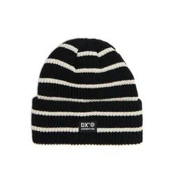 Cropp - Kapa beanie s printom - CRNO