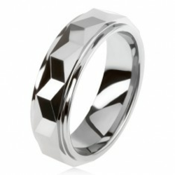 Prsten od volframa srebrne boje, brušena i izbočena geometrijska pruga