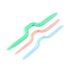 Set 3 pomožnih igel iz plastike - mešanica barv in dolžin
