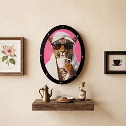 WallXpert drveni zidni ukras ALQ131-M, leopard u belom bademantilu sa naočarima i šoljom kafe, 33 x 43 cm