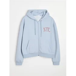 Sinsay - Duks hoodie na rajsferšlus sa džepovima i printom NYC - bledoplavo