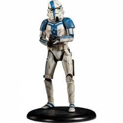Star Wars: Stormtrooper Commander 1:4 Premium Format Figure (SS71803)