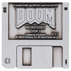 FANATIK Kovinska priponka Doom v obliki diskete