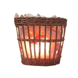 Lampa od himalajske soli pletena korpa