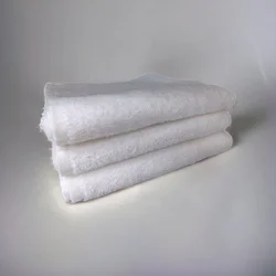 Peškir Indy 70x130 glat 400g/m2 beli ( VLK000663-beli )