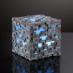 NOBLE COLLECTION – MINECRAFT – ILLUMINATING DIAMOND ORE
