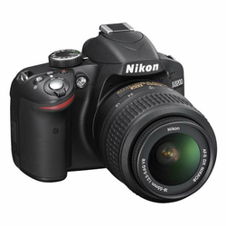 NIKON D-SLR fotoaparat D3200 18-55 VR II (bonus torbica + 8GB kartica)