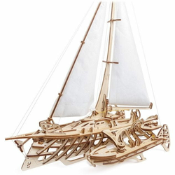 Ugears 3D lesena mehanska sestavljanka Jadrnica Merihobus (trimaran)