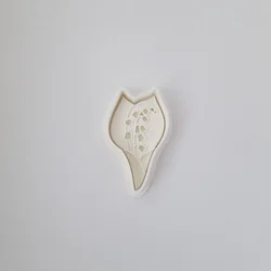 KREATIVNI SLATKIŠI Modla za kolače i ukrase Đurđevak, 4 cm, Bela