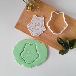 KREATIVNI SLATKIŠI Modla za kolače i ukrase Bebi haljinica, 7 cm, Bela
