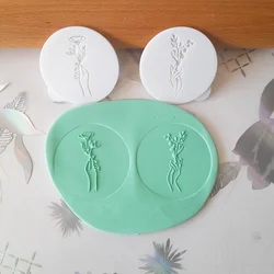 KREATIVNI SLATKIŠI Modla za kolače i ukrase Cveće u ruci, Desna, 8 cm, Bela