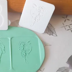 KREATIVNI SLATKIŠI Modla za kolače i ukrase Dama sa ružom, 6 cm, Bela