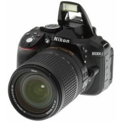 NIKON D-SLR fotoaparat D5300 kit 18-55 VR II + 16GB kartica + torba