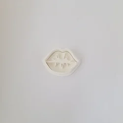 KREATIVNI SLATKIŠI Modla za kolače i ukrase Usne, 8 cm, Bela