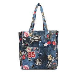 Ročna torba Tommy Jeans Tjw Bodega Trompe LOeil Tote AW0AW19304 Mornarsko modra