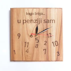 Drveni personalizovani zidni sat U penziji