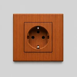 Utičnica Walnut