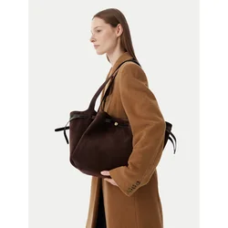 Tory Burch Ročna torba Romy Suede Tote 186348 Rjava