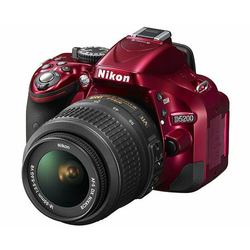 NIKON D-SLR fotoaparat D5200 18-55 VR rdeč