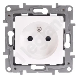 LEGRAND Vtičnica 2P+Z 16A z zaklopom bela Niloe
