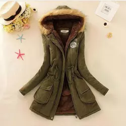 Kvalitetna ženska zimska duga jakna sa kapuljaeom