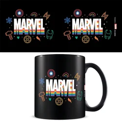 Skodelica Pyramid International Marvel Pride z mavričnim logotipom - črna, 200 ml