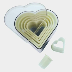 Box of 7 Heart pastry cutters in food-grade plastic