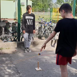 Budimo ekipa-društvena igra za 16 igrača 7+