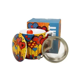 Porcelanasta skodelica za čaj z infuzerjem in srčki