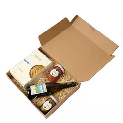 Set Vino, pesto sos, sos od paradajza sa bosiljkom i penne testenine Gavi Alla Tavola