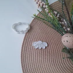 KREATIVNI SLATKIŠI Modla za kolače i ukrase Cvet, 7 cm, Bela